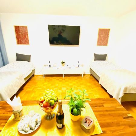 Welcome To Messe!-Two-Bedroom Apartment&Balcony Hanovre Extérieur photo